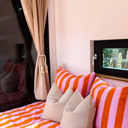 Casa de Férias Luxury Design Tiny House Entlang Der Suedlichen Weinstrasse *