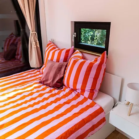 Luxury Design Tiny House Entlang Der Suedlichen Weinstrasse Vakantiehuis